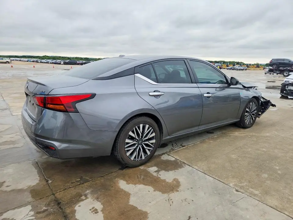 2024 NISSAN ALTIMA SV  