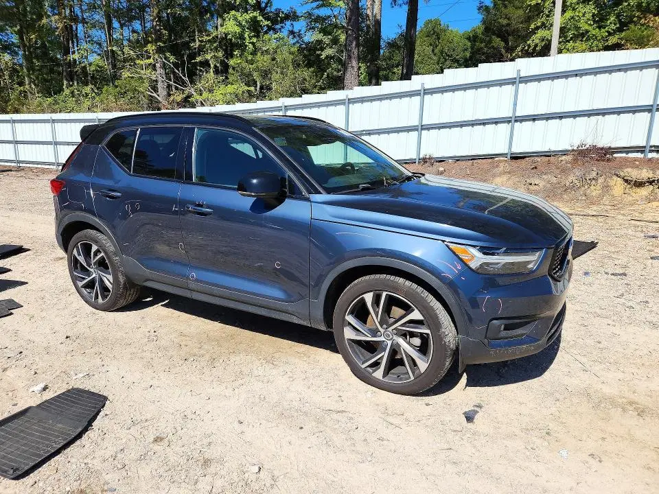 2022 VOLVO XC40 T5 R-DESIGN  