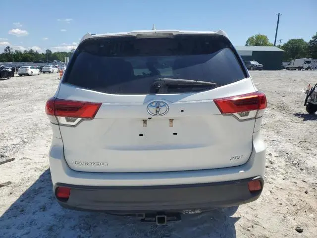 2017 TOYOTA HIGHLANDER SE  