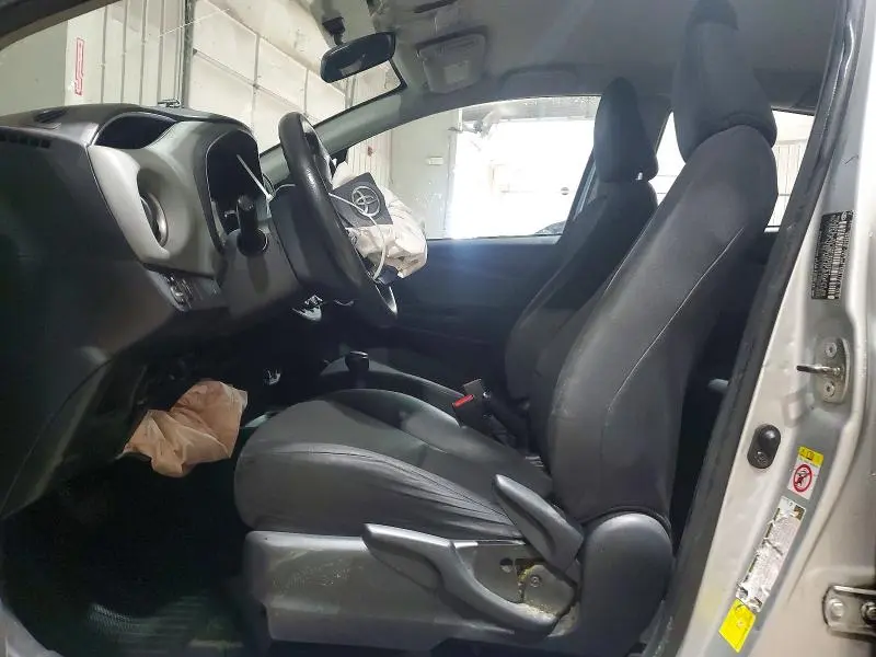 2015 TOYOTA YARIS 5-DOOR LE  