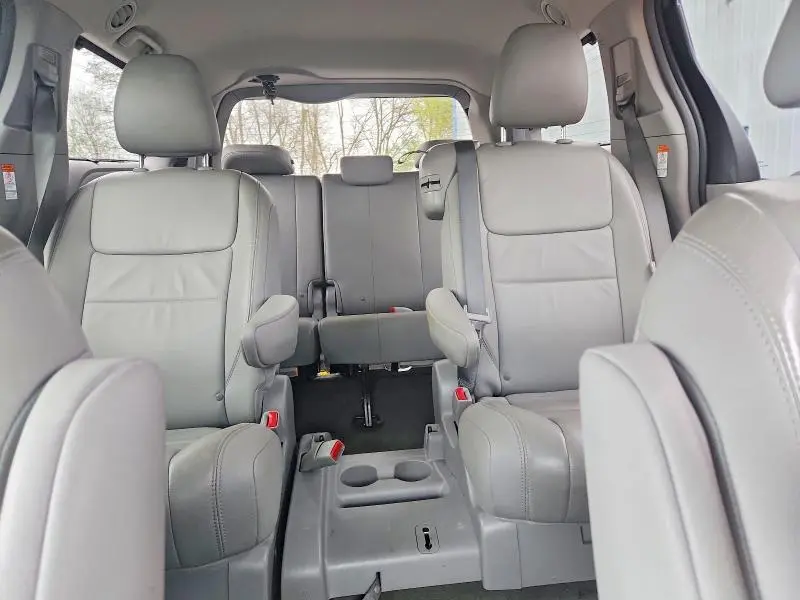 2017 TOYOTA SIENNA XLE 8-PASSENGER  