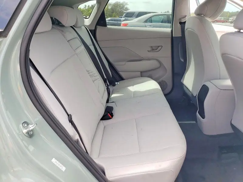 2024 HYUNDAI KONA SE  