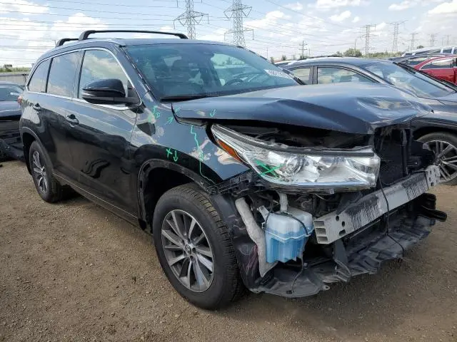 2017 TOYOTA HIGHLANDER SE  