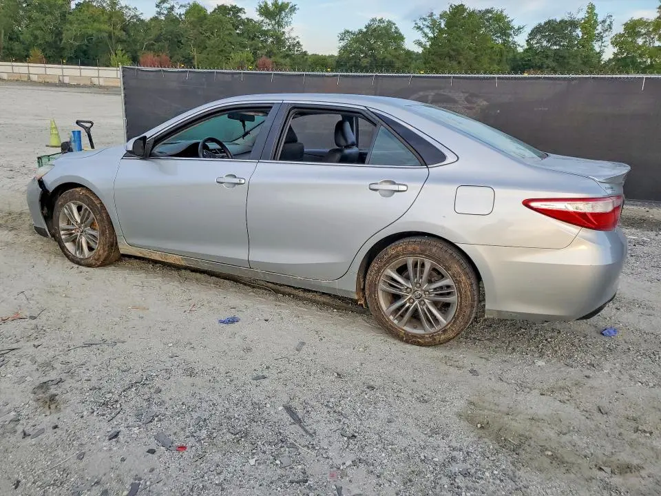 2016 TOYOTA CAMRY SE  