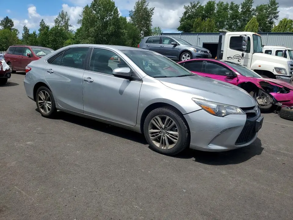 2017 TOYOTA CAMRY SE  