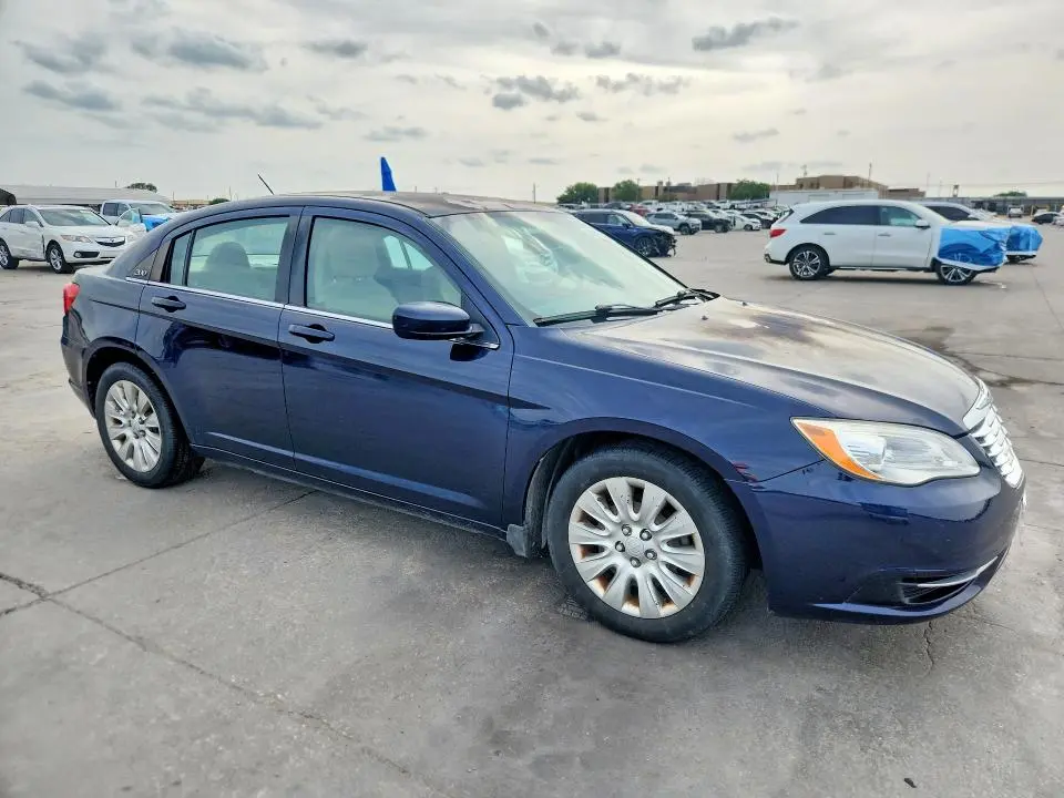 2013 CHRYSLER 200 LX  
