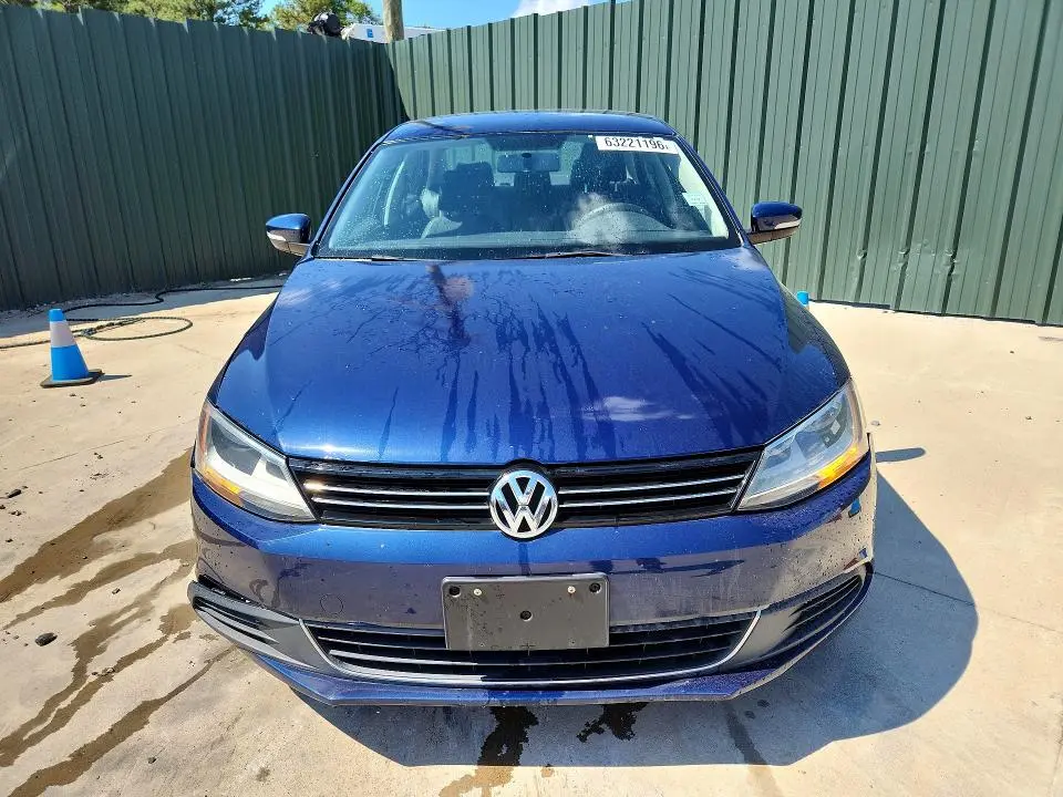 2013 VOLKSWAGEN JETTA SE  