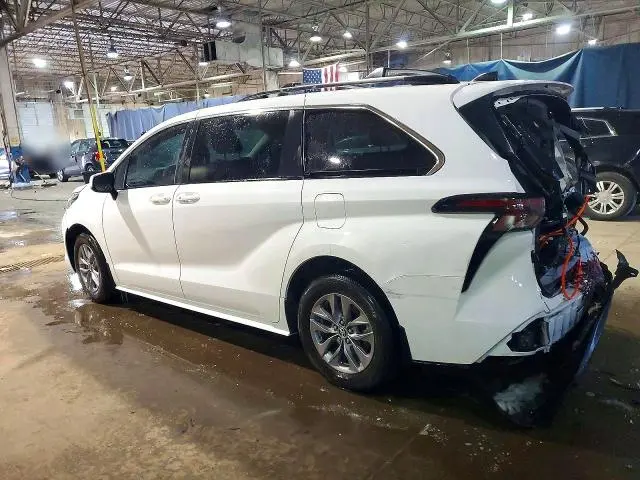 2023 TOYOTA SIENNA LE 8-PASSENGER  