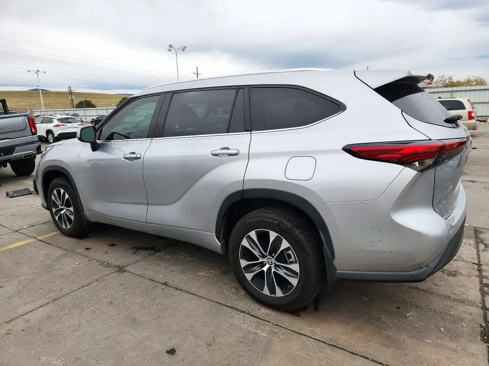 2020 TOYOTA HIGHLANDER XLE  