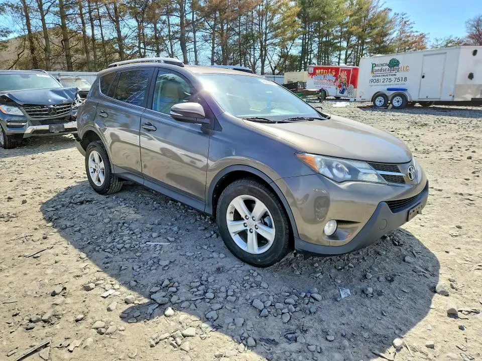 2013 TOYOTA RAV4 XLE  