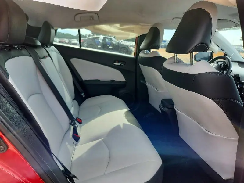 2019 TOYOTA PRIUS XLE  