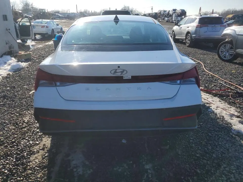 2024 HYUNDAI ELANTRA SEL  