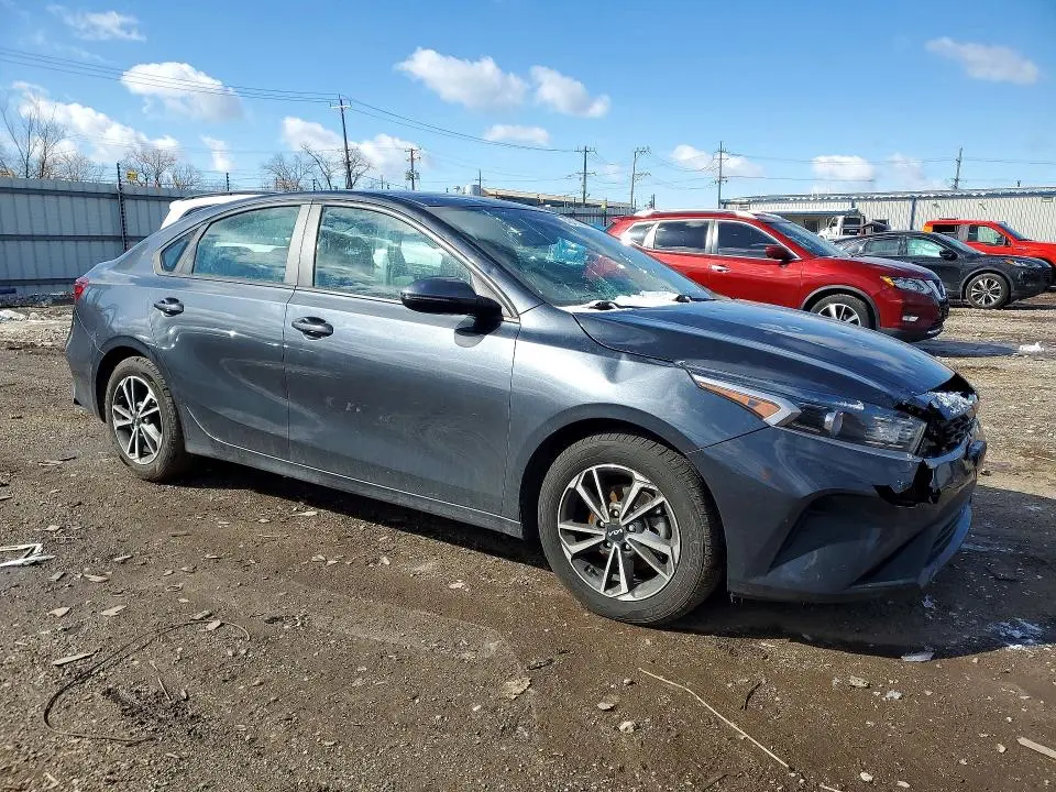 2023 KIA FORTE LXS  