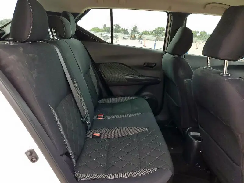 2018 NISSAN KICKS S  