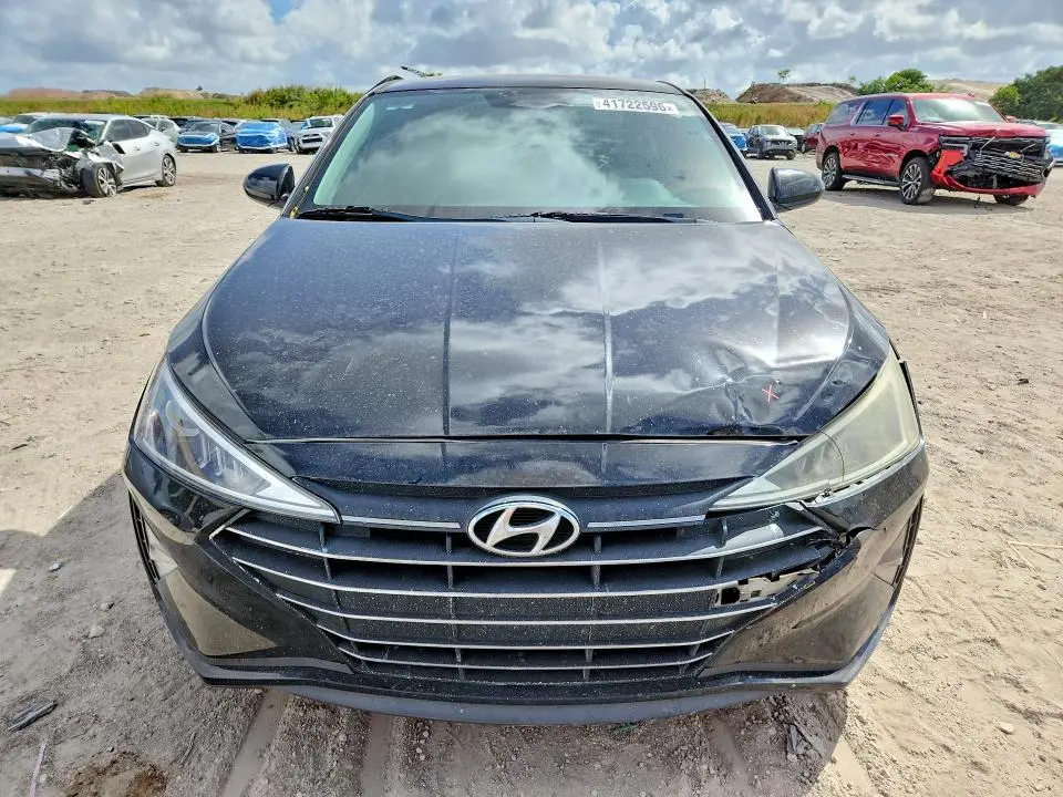 2019 HYUNDAI ELANTRA SE  
