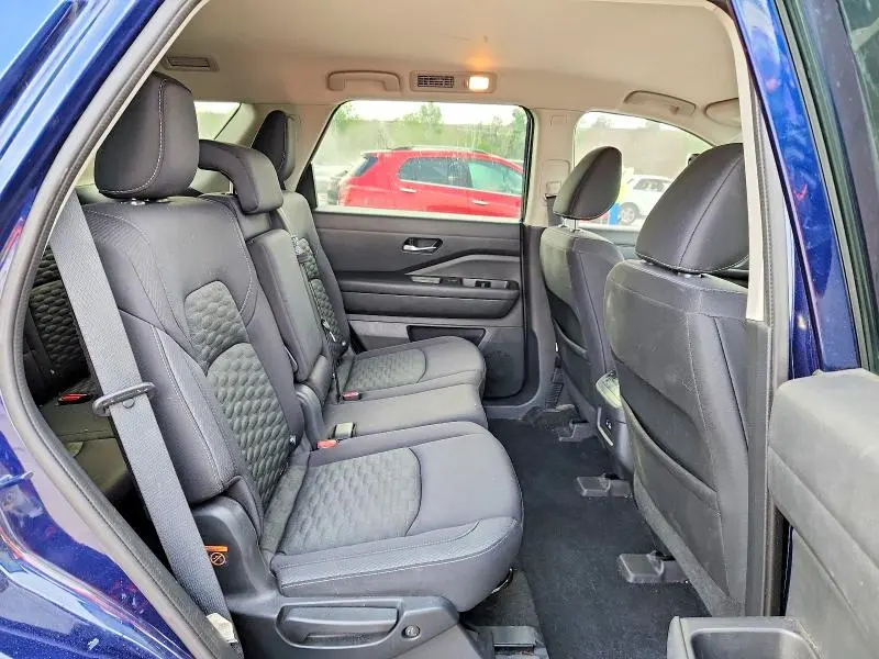 2022 NISSAN PATHFINDER SV  
