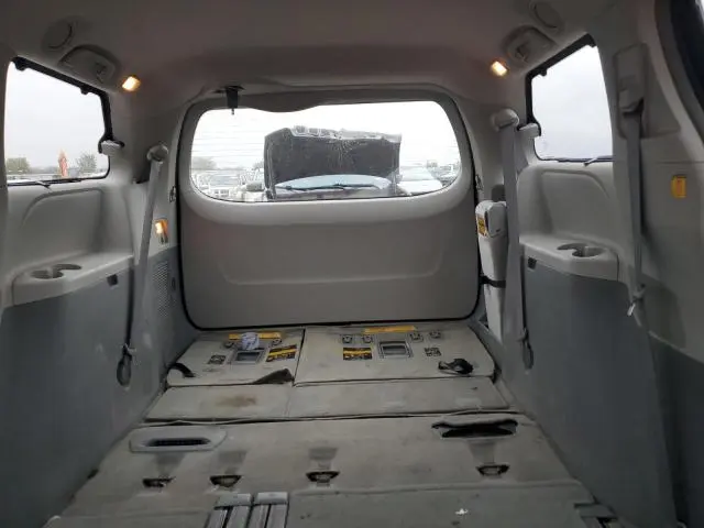 2012 TOYOTA SIENNA LE  