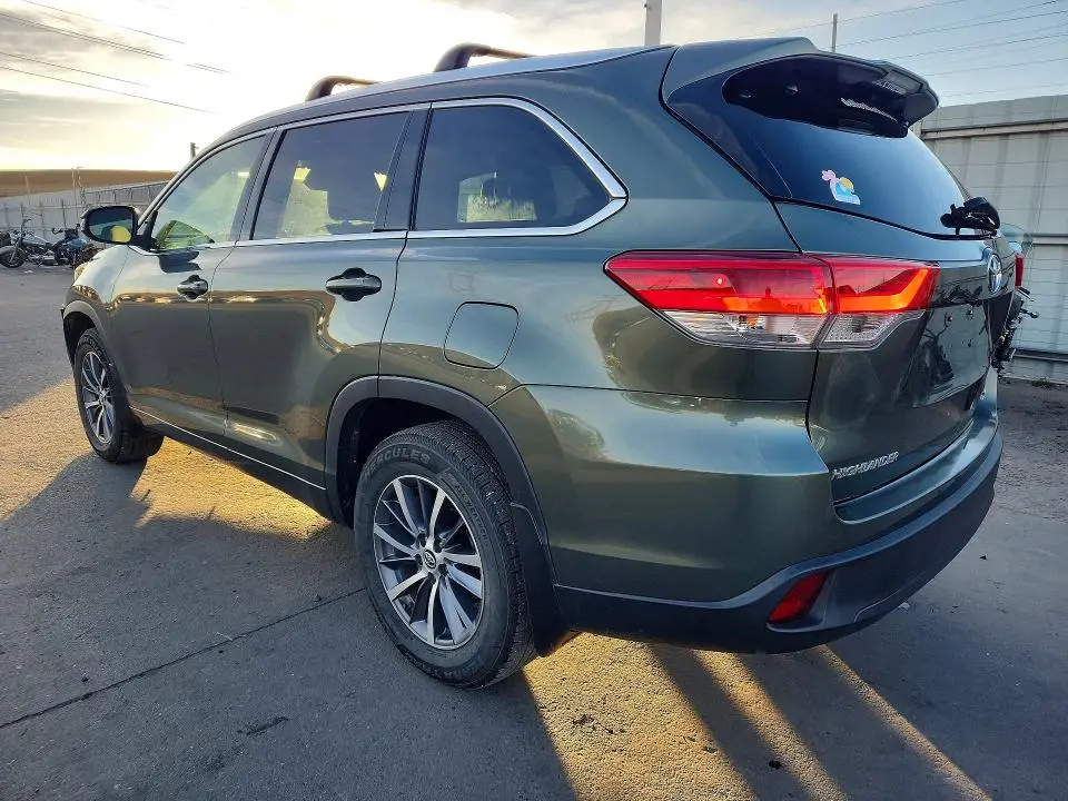 2017 TOYOTA HIGHLANDER SE  