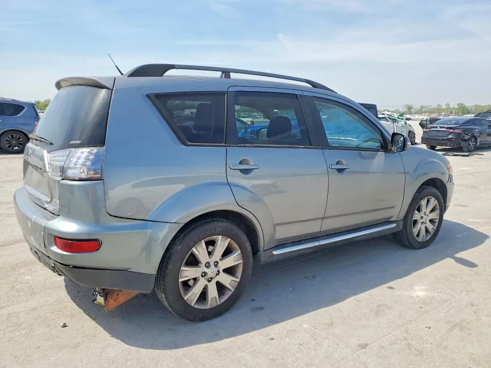 2013 MITSUBISHI OUTLANDER SE  