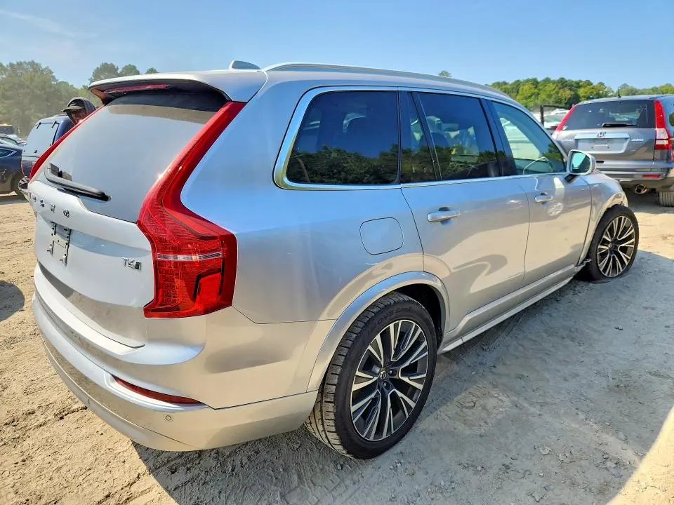 2022 VOLVO XC90 T6 MOMENTUM  