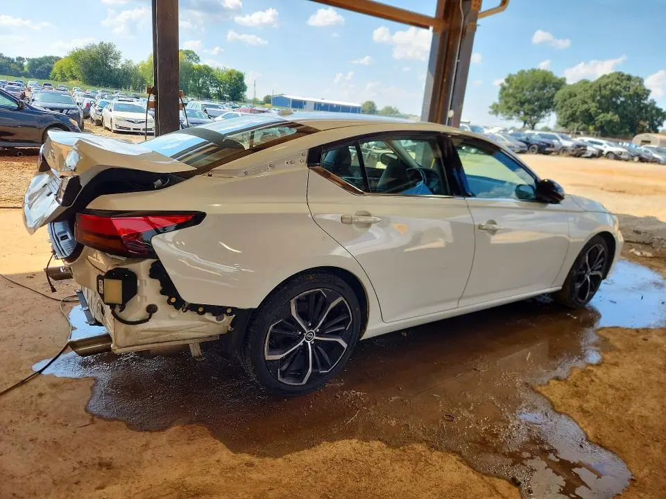 2023 NISSAN ALTIMA SR  