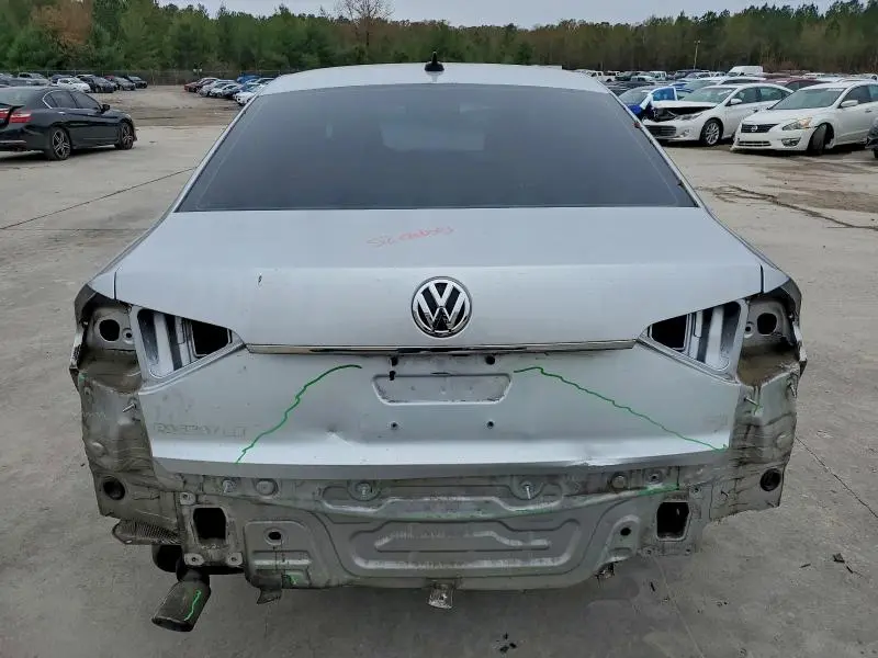 2016 VOLKSWAGEN PASSAT SE  