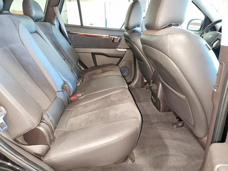 2011 HYUNDAI SANTA FE SE  