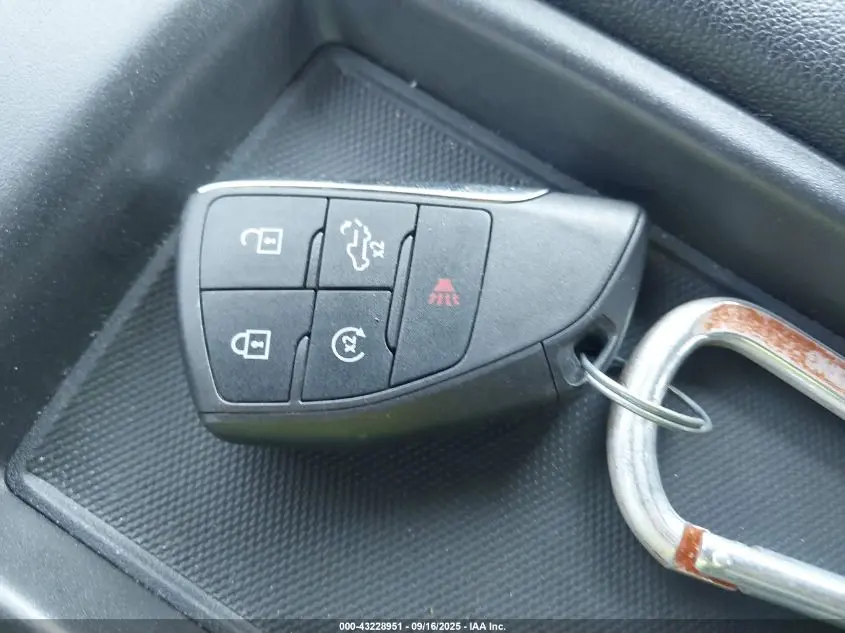 2023 CHEVROLET SILVERADO 1500 4WD  STANDARD BED LT