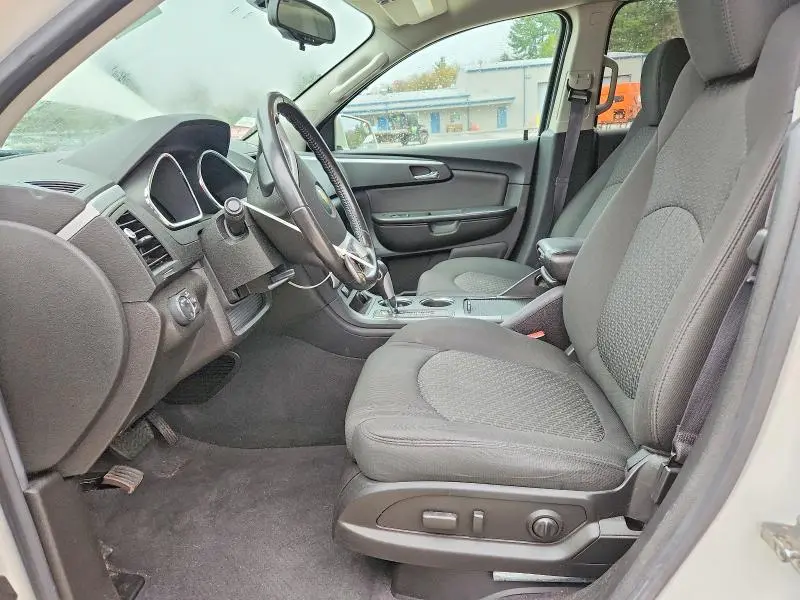 2011 CHEVROLET TRAVERSE LT  