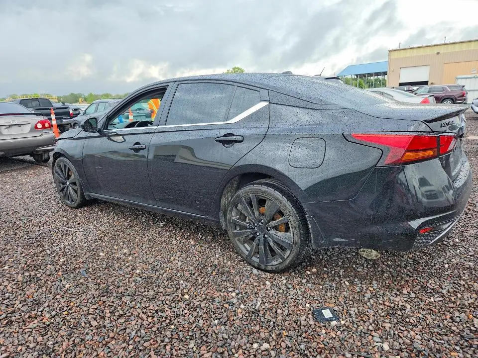 2022 NISSAN ALTIMA SR  