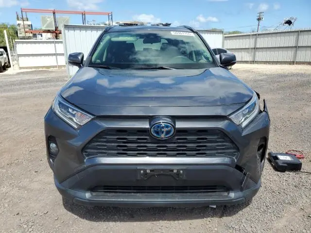 2021 TOYOTA RAV4 XLE  
