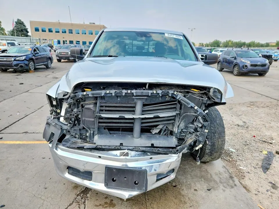 2016 RAM 1500 SLT  