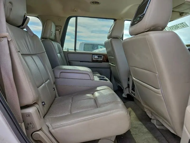 2011 LINCOLN NAVIGATOR   