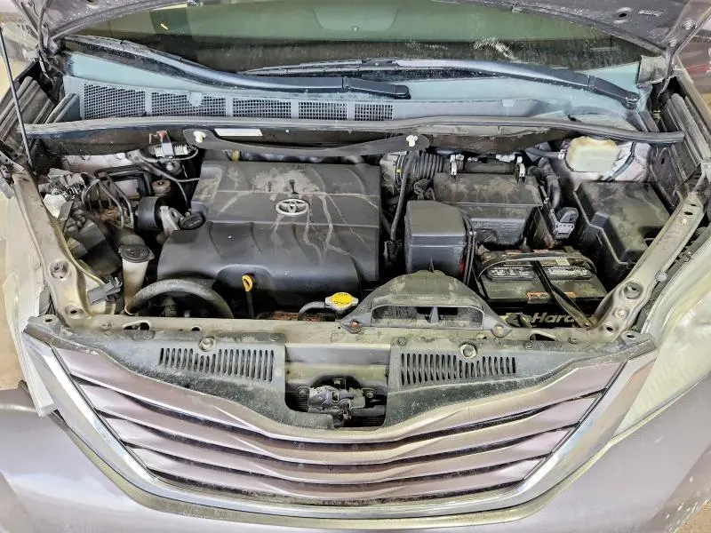 2015 TOYOTA SIENNA LE 8-PASSENGER  
