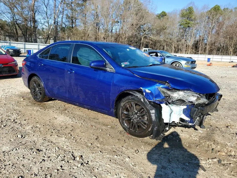 2016 TOYOTA CAMRY SE  