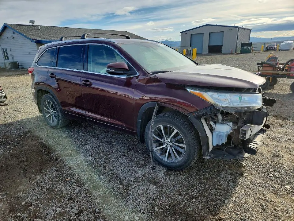 2017 TOYOTA HIGHLANDER XLE  