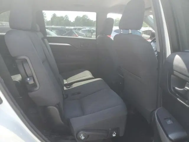 2017 TOYOTA HIGHLANDER LE  