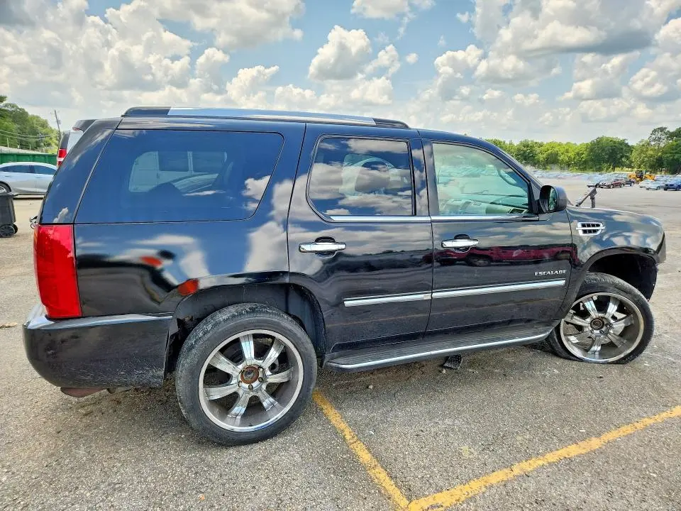 2011 CADILLAC ESCALADE LUXURY  