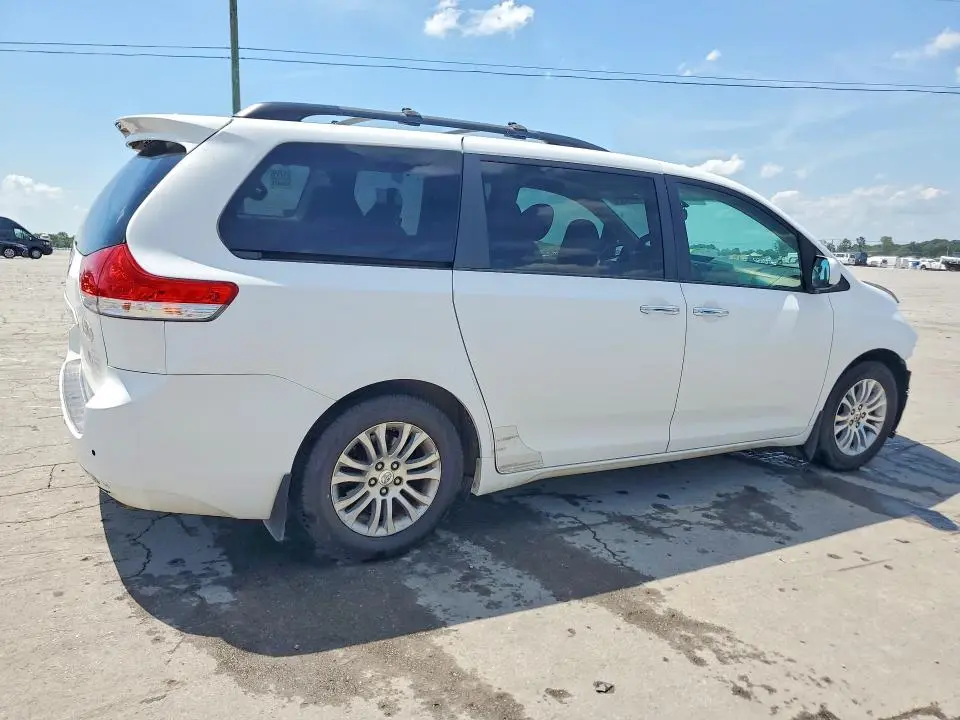 2011 TOYOTA SIENNA XLE 8-PASSENGER  