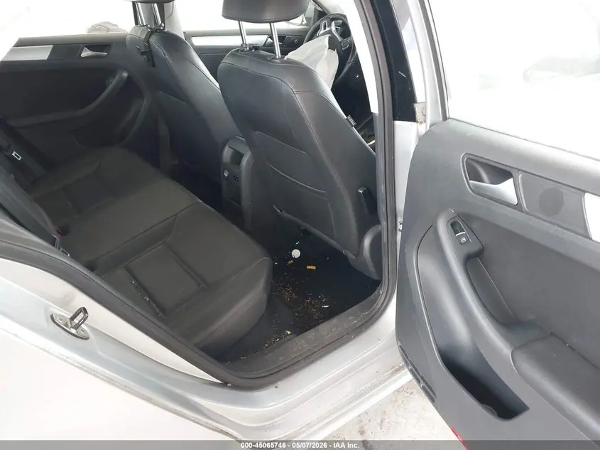 2013 VOLKSWAGEN JETTA 2.5L SE
