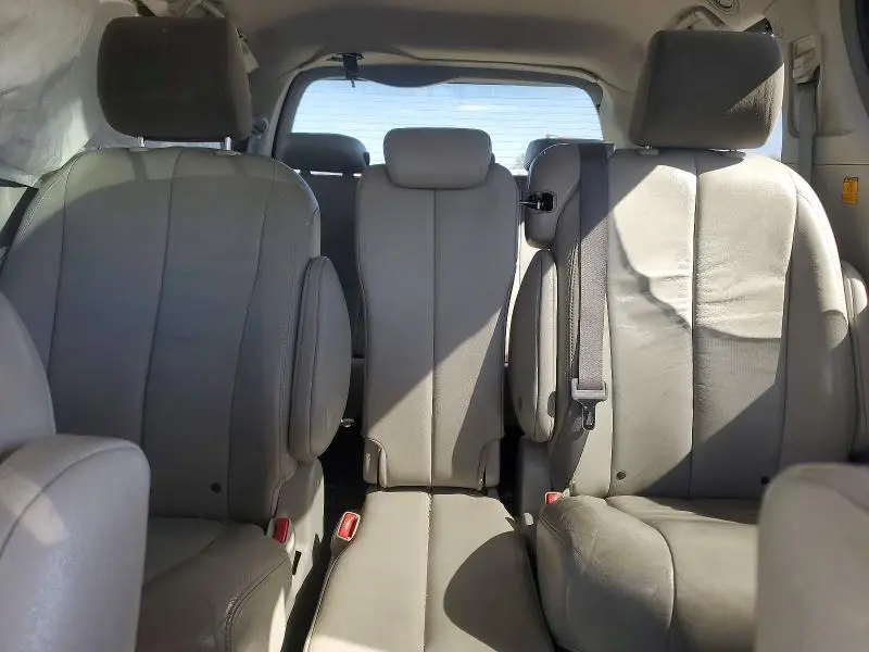 2011 TOYOTA SIENNA XLE  