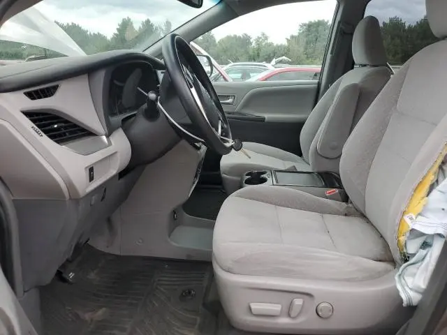 2017 TOYOTA SIENNA LE  