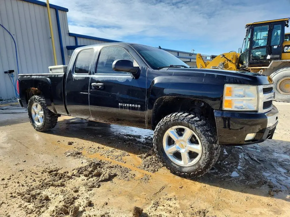 2011 CHEVROLET SILVERADO K1500 LT  