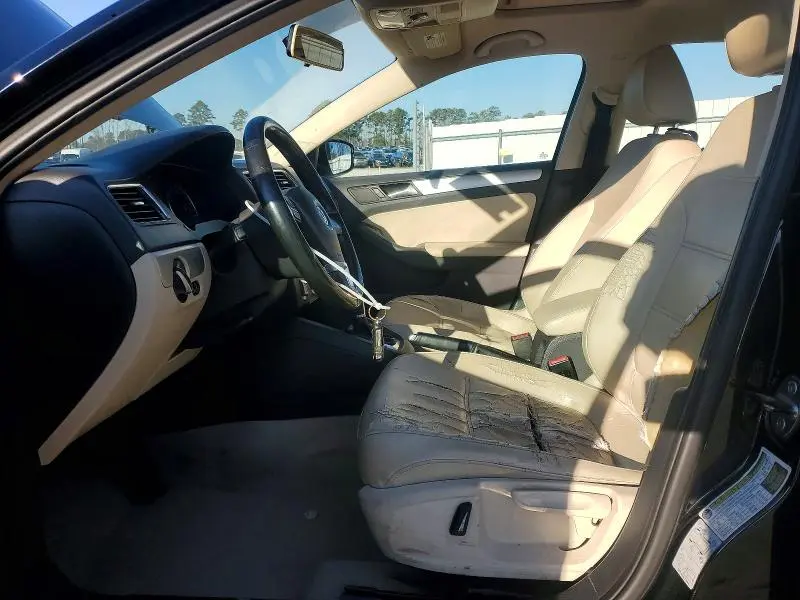 2013 VOLKSWAGEN JETTA SE  