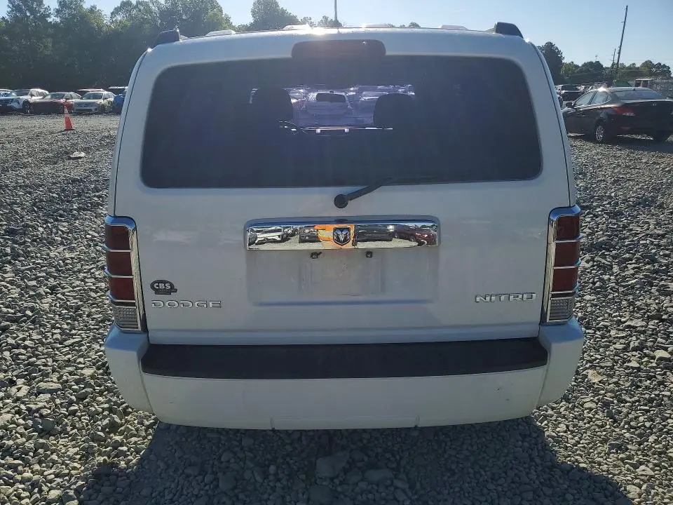 2010 DODGE NITRO SE  