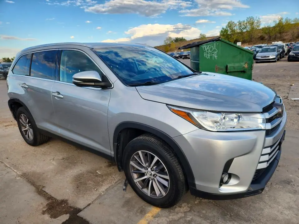 2019 TOYOTA HIGHLANDER XLE  