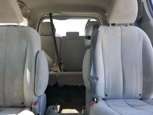 2013 TOYOTA SIENNA LE  
