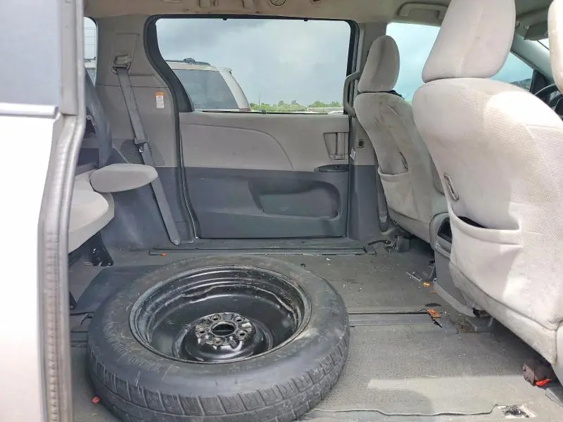 2017 TOYOTA SIENNA LE 8-PASSENGER  