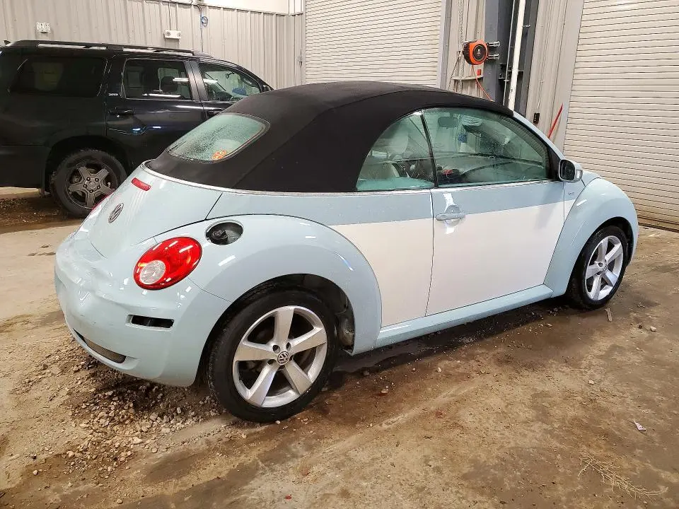 2010 VOLKSWAGEN NEW BEETLE   