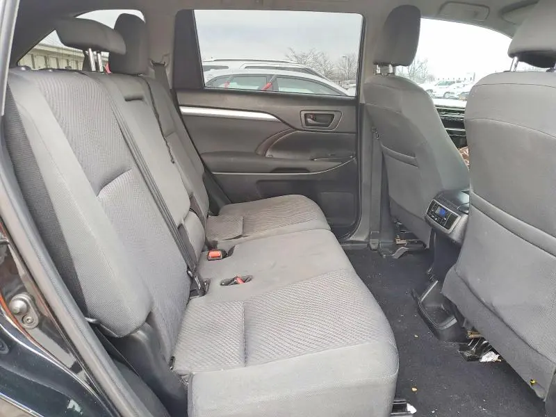 2019 TOYOTA HIGHLANDER LE  